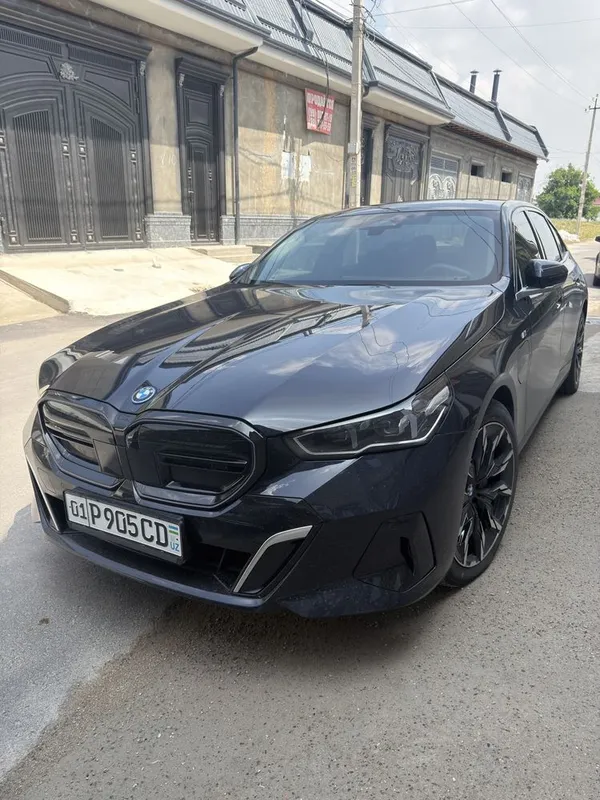 BMW i5 40L M-Sport 2025 yil