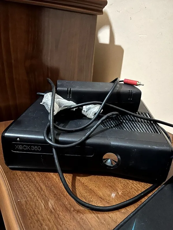 Xbox 360 black..