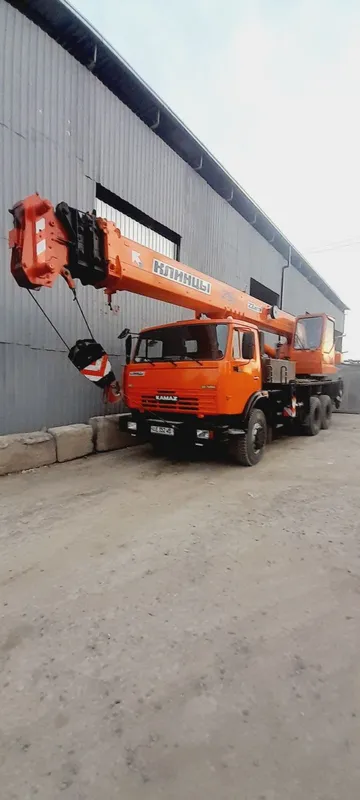 Auto kran usluga 25 ton 28 metr