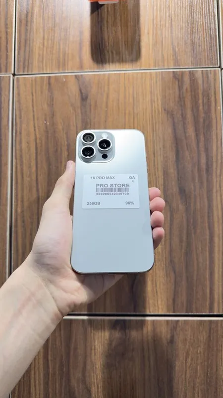 iphone 16 pro max naxtka