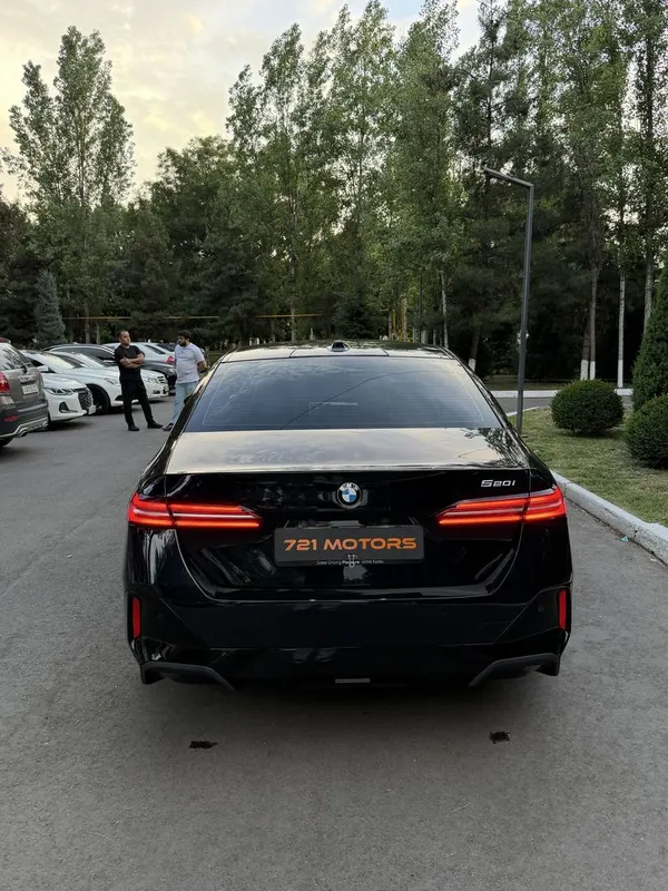 Bmw 530i M- paket 2025 yil Benzin Gibrid 5 litr rasxod qiladi — фото 3