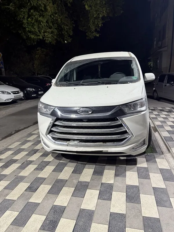 Jac M4 2026 yrngi ideal 7 kishili — фото 1