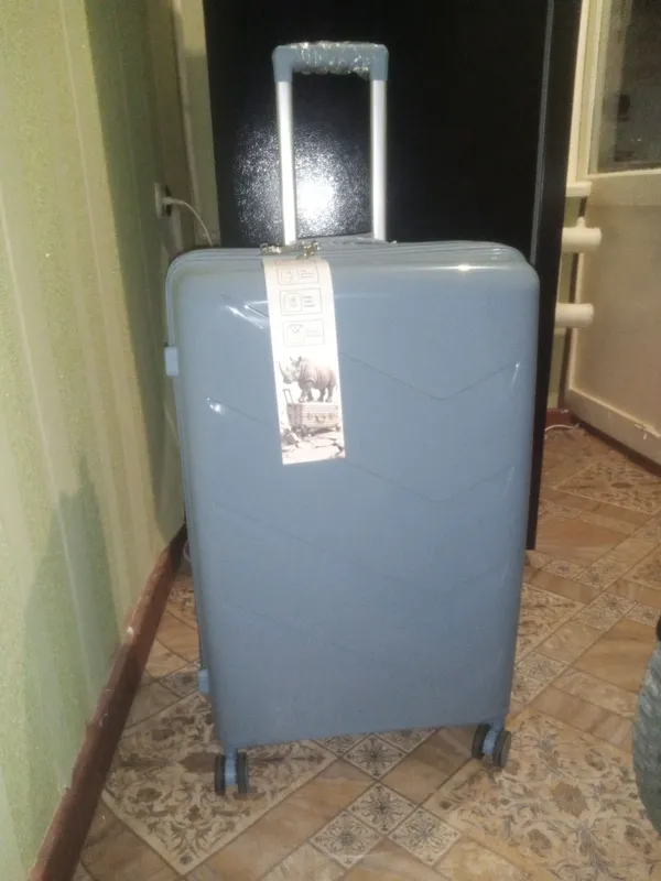 Продам новый большой чемодан