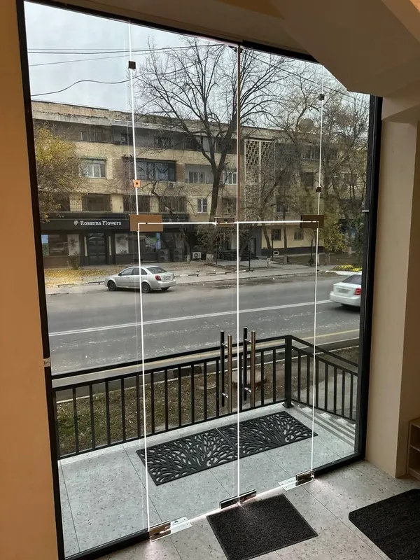 Регулировка стеклянные двери доводчик замок на двери уплотнитель — фото 1