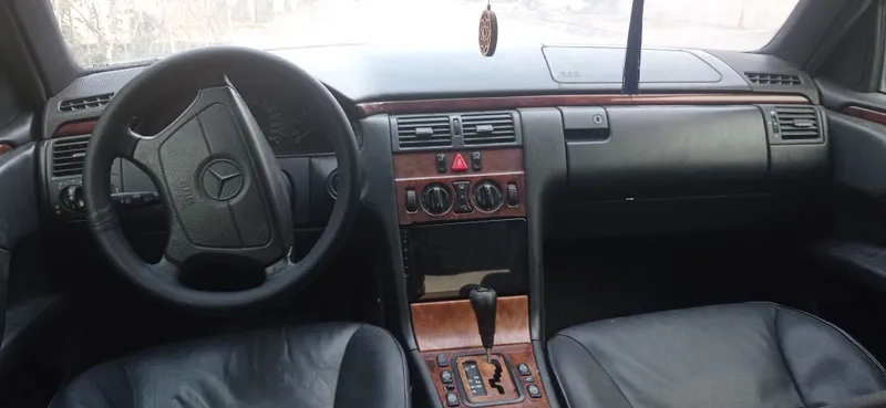 Mercedes W210 Мерседес — фото 3