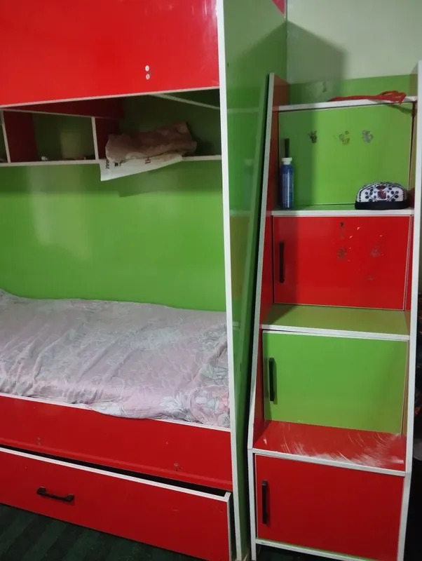 3 qavatli divan holati yaxshi 1 3 qavatli divan holati yaxshi 1