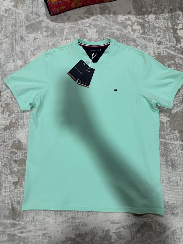 Продаётся новая футболка Tommy Hilfiger из Европы 2 Продаётся новая футболка Tommy Hilfiger из Европы 2
