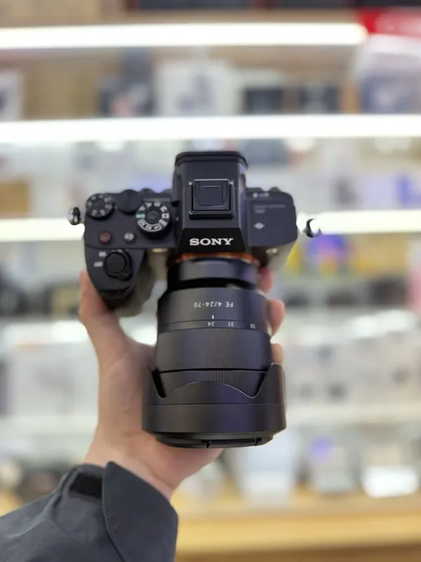 Sony alpha 7s III + sony fe 24-70 f4 zeiss 1