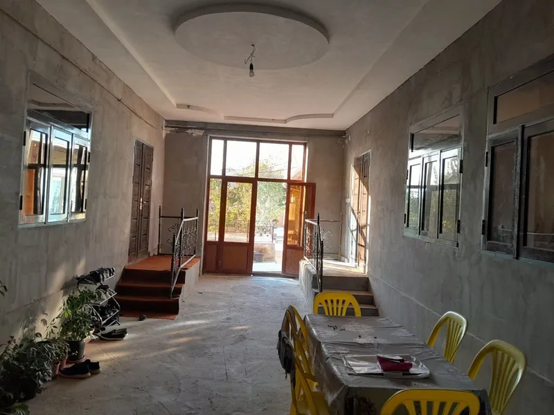 Srochni tayyor hovli sotiladi