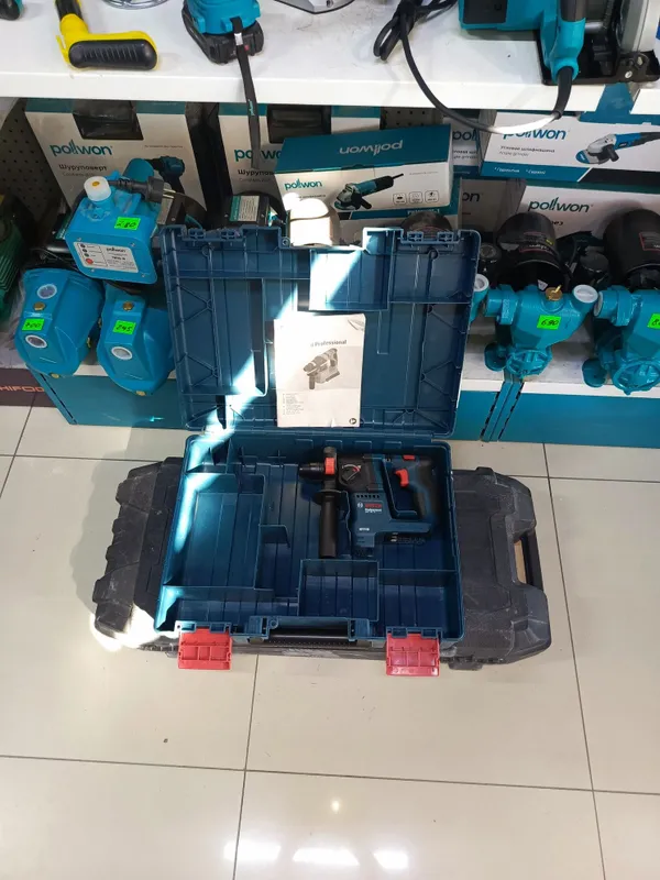 Перфоратор аккумуляторный безщеточный Bosch GBH 18v18 3 Перфоратор аккумуляторный безщеточный Bosch GBH 18v18 3