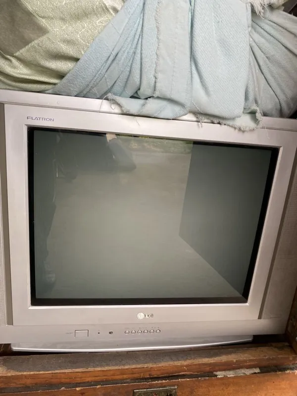 Televizor sotiladi …….