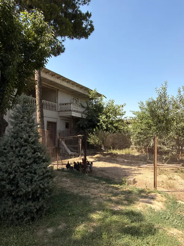 2 қаватли ҳовли сотилади