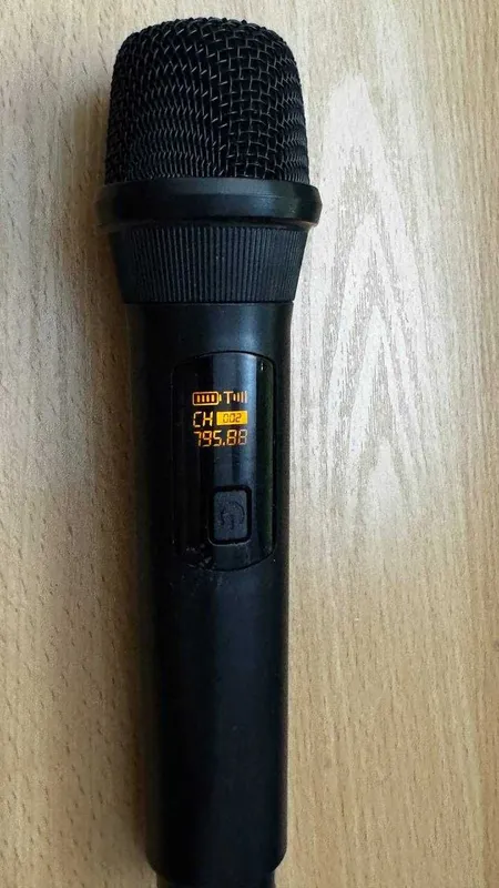 Беспроводной UHF микрофон 1