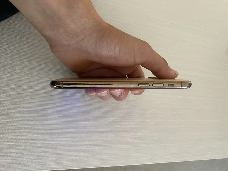 Iphoen 11pro gold karopka dakumet 4 Iphoen 11pro gold karopka dakumet 4