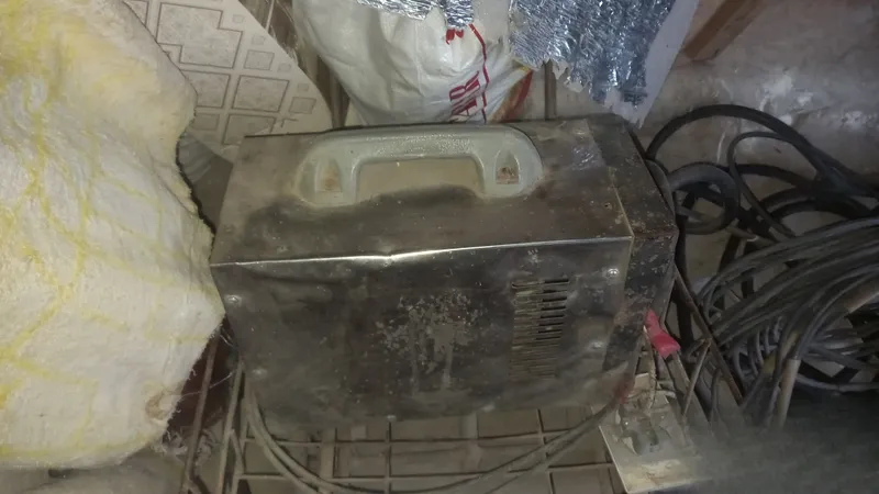 Сварочный аппарат 220/380 В + 10 метров кабеля с держаком 1 Сварочный аппарат 220/380 В + 10 метров кабеля с держаком 1