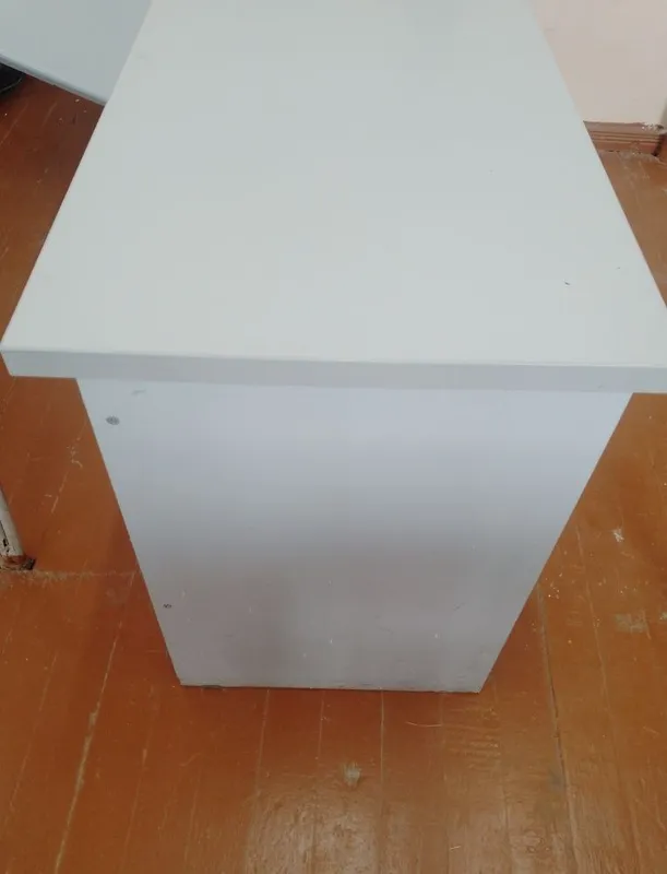 Sotiladi srochno arzon narxda.Parta va stul