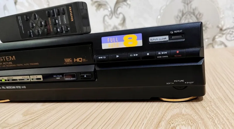 видеомагнитафон Aiwa 4 видеомагнитафон Aiwa 4