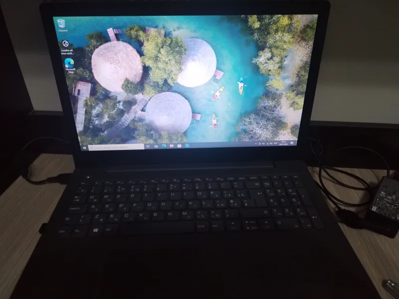 Lenovo V130-15IKB noutbuk / 8GB RAM / 1TB / ish, o‘qish yoki ehtiyot qismlar uchun 10