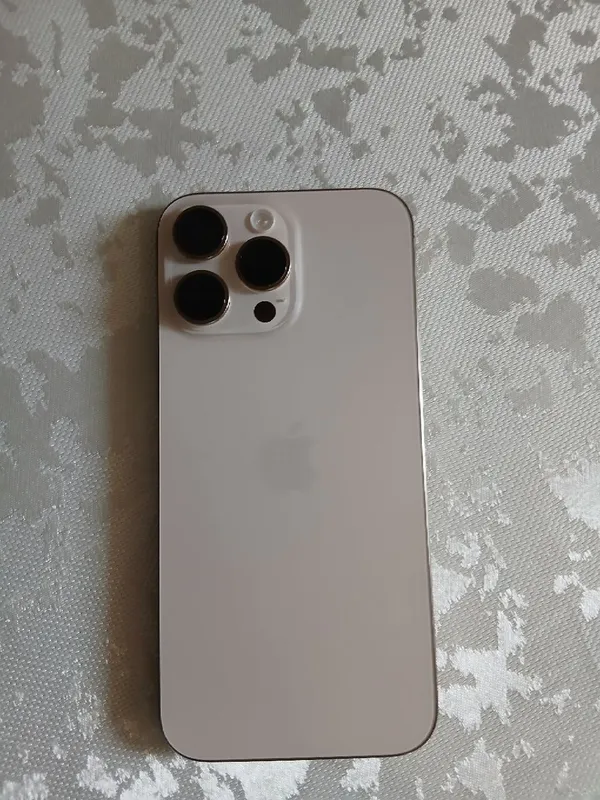 iPhone 16 Pro Max — фото 1