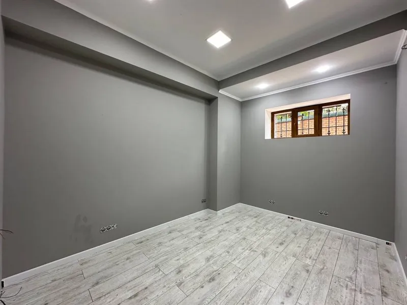 ул. Абдуллы Кадыри (Ц-14) • Первая линия • 236 м² • Автосалон / Шоурум