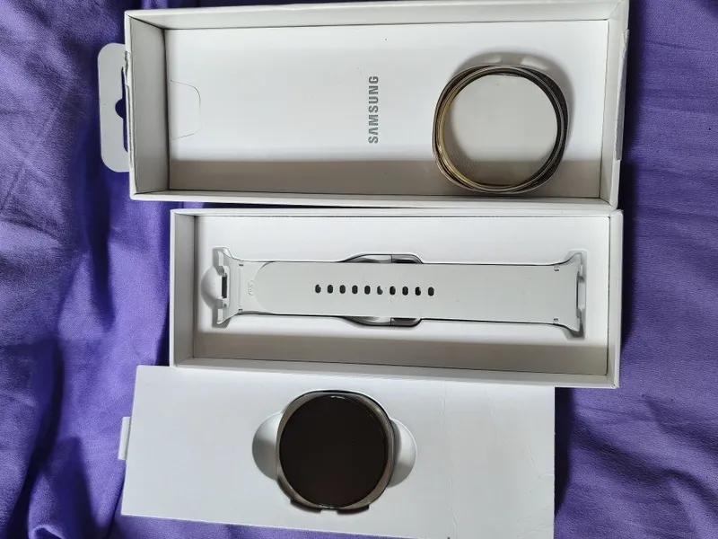 Galaxy Watch8 (Bluetooth, 44 мм) Серебрянный SM-L320NZSACIS — фото 1