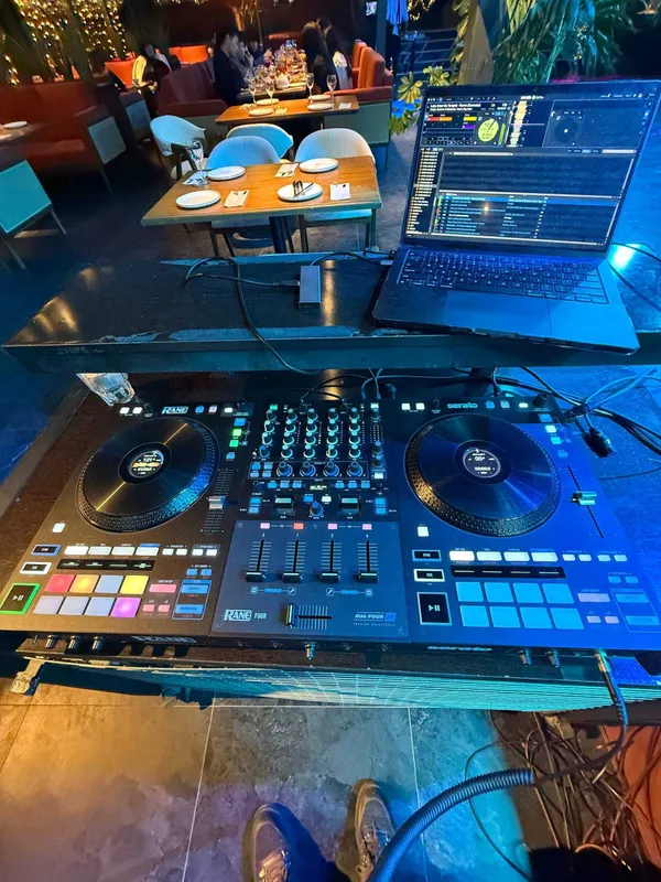 RANE FOUR DJ Контроллер 2 RANE FOUR DJ Контроллер 2