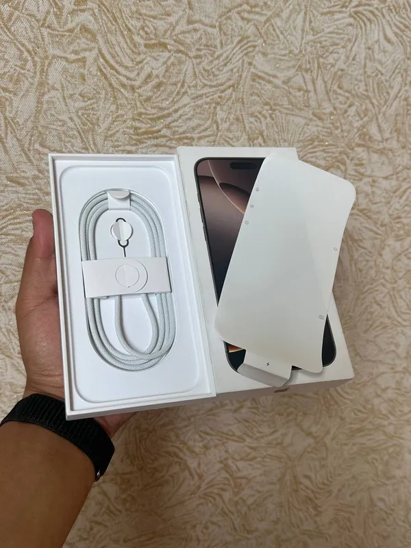 Коробка iPhone 16 Pro Max 1