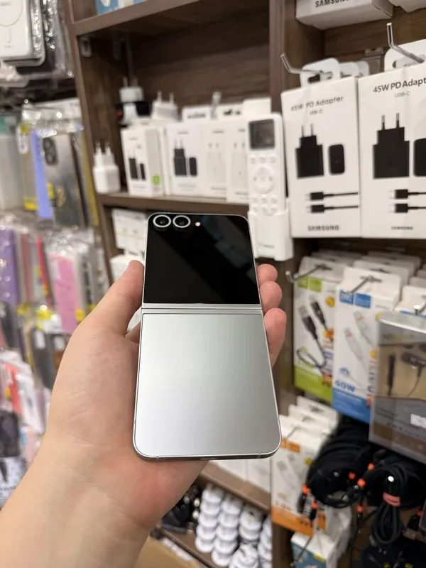 Samsung Z Flip 6 — фото 1