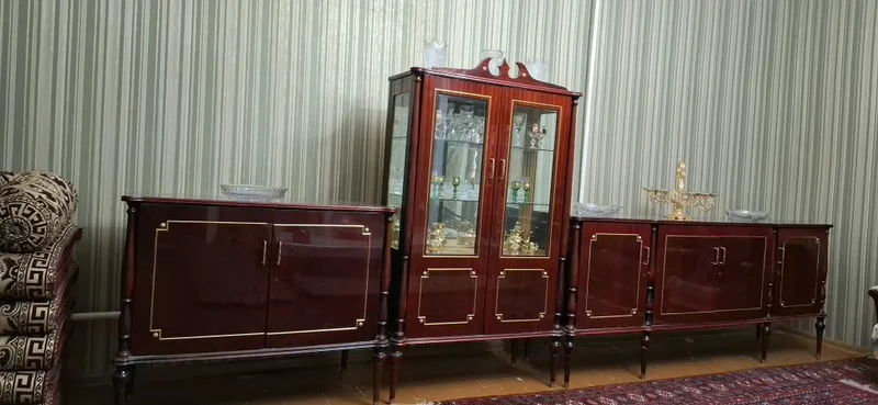 Комплект мебели из красного дерева — фото 1