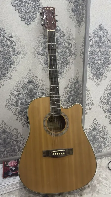 Gitara sotiladi. Original adasio