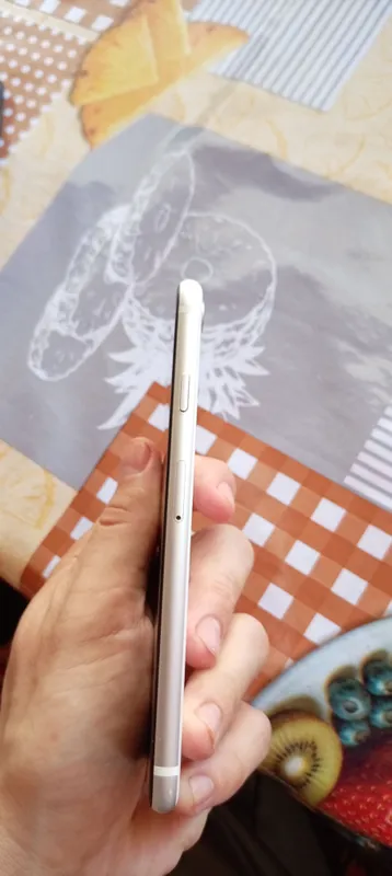 iPhone SE 2, 64 ГБ 4 iPhone SE 2, 64 ГБ 4