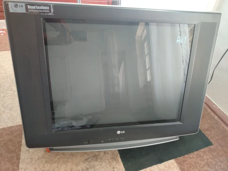 LG 54 Tlivizor 500000