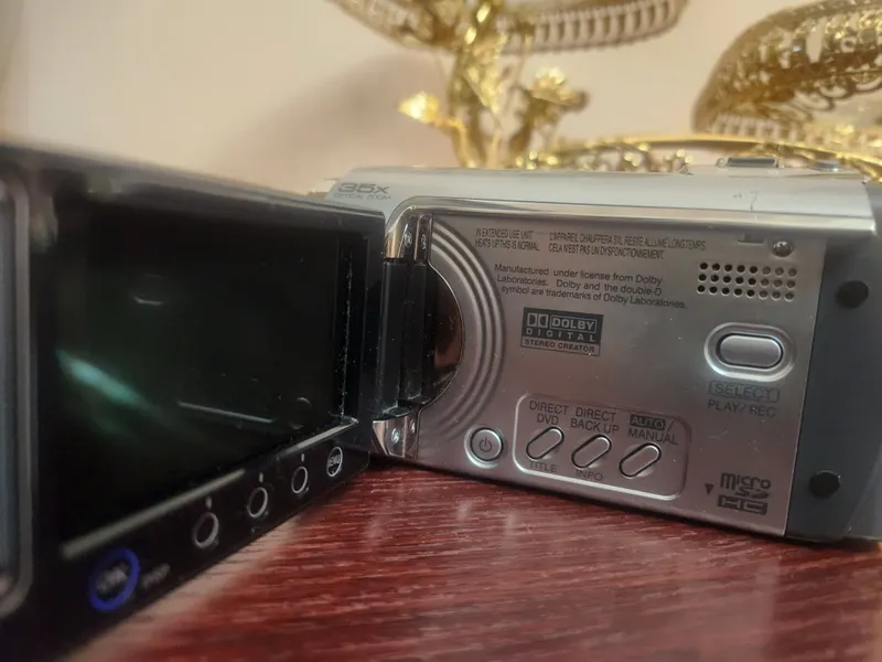 Видеокамера JVC GZ-MG630HE или Видеокамера JVC GZ-MG630HER 35x Zo 6 Видеокамера JVC GZ-MG630HE или Видеокамера JVC GZ-MG630HER 35x Zo 6