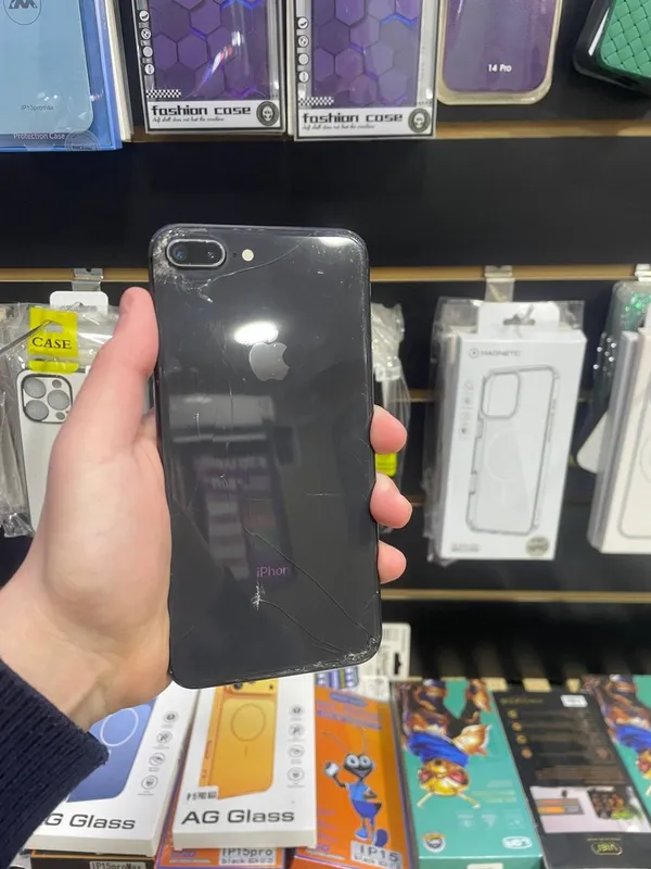 Iphone 8 plus sotiladi 256gb original!!