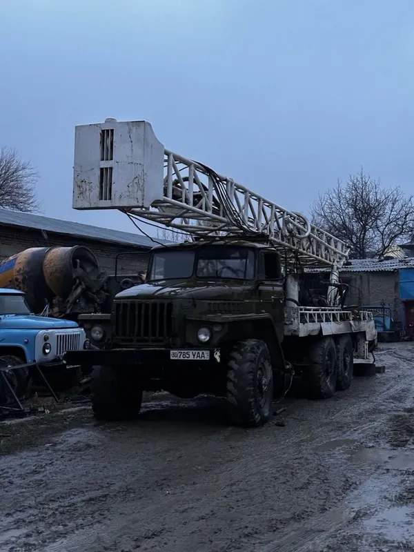 Продаётся буровая установка на шасси УРАЛ 6
