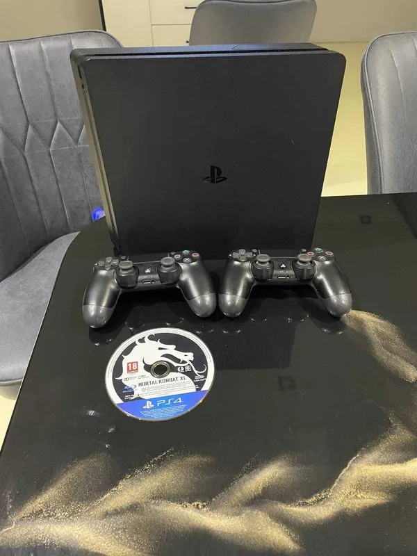 Playstation 4 SLim + 2 gamepad + disk MORTAL KOMBAT XL