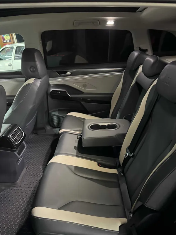Sotiladi: Volkswagen ID.6 Pure+ 7