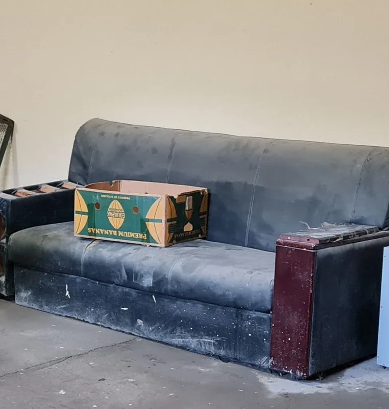 Divan, stol, 2 kishilik dvuxspalniy sotiladi 1