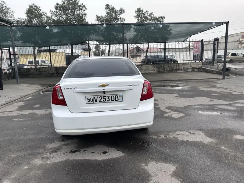Lacetti sotiladi