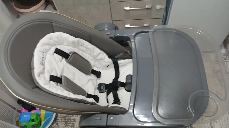 Продам детский стульчик и качалку два в одном — фото 1