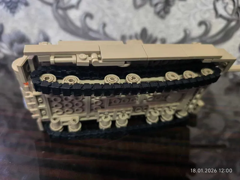 Собранный Лего танк Т-72 5