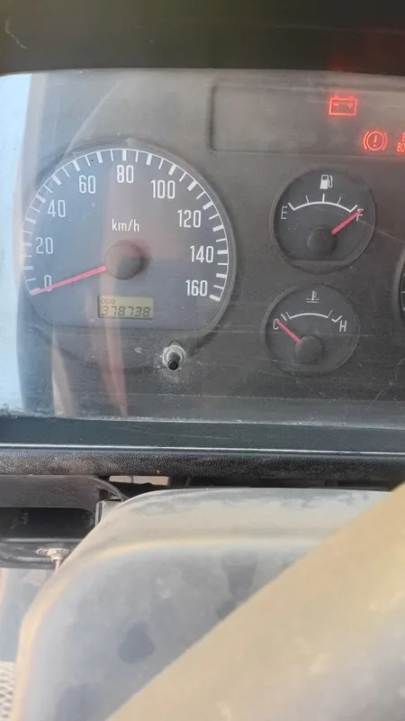 Isuzu sotiladi Bortli yuk tashuvchi 3 Isuzu sotiladi Bortli yuk tashuvchi 3