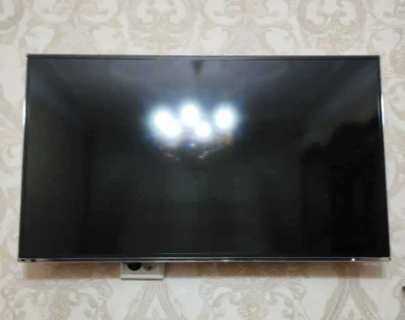 Telefizor 43 smart box bonus kompyter yangi