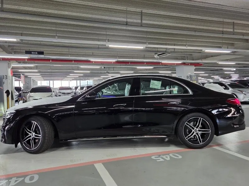 MERCEDES E300 AMG Line 4matic — фото 1
