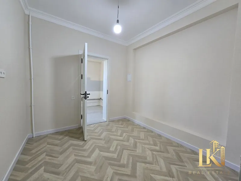 Yangi, ozoda ta’mirli keng 3 xonali kvartira sotiladi, 74 m² (1/9), g‘ishtli uy 8