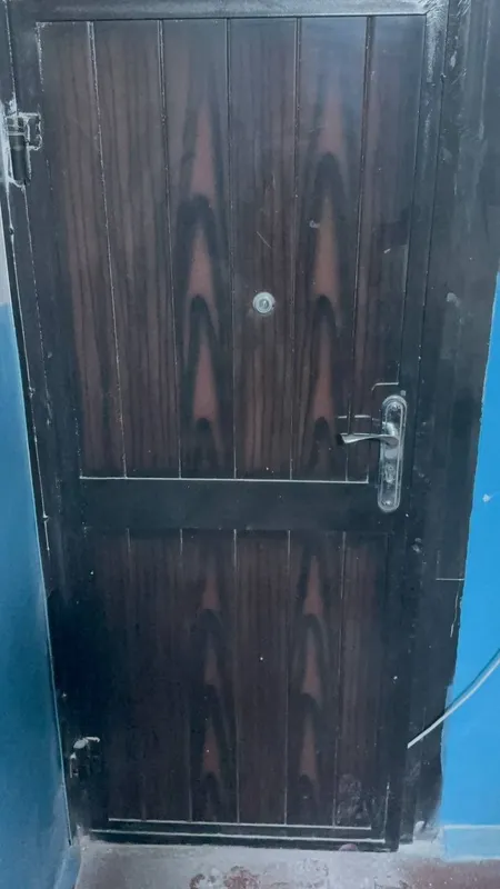 Металлический дверь