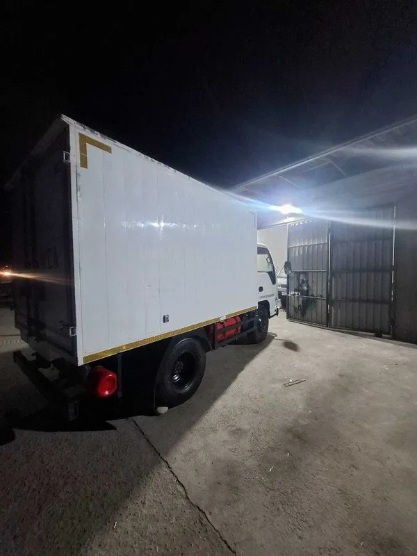 ISUZU sotiladi 2.5 tonnalik 4