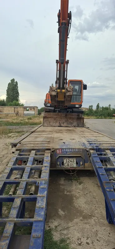 Экскаватор sotiladi ekskavator 210 2
