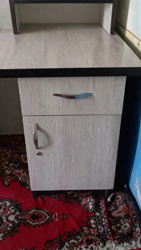 Dars qilish uchun parta sotiladi 3
