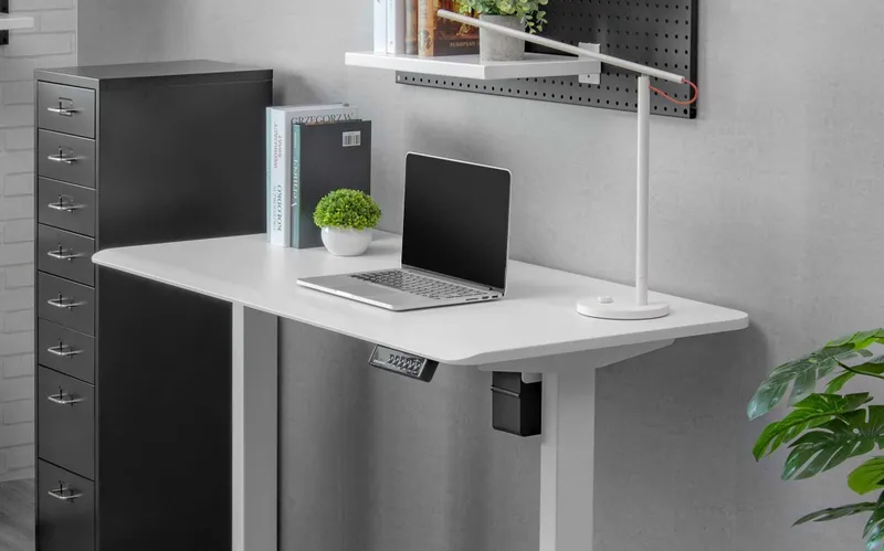Компьютерный стол с регулировкой высоты белый Cougar Royal Mossa 120
